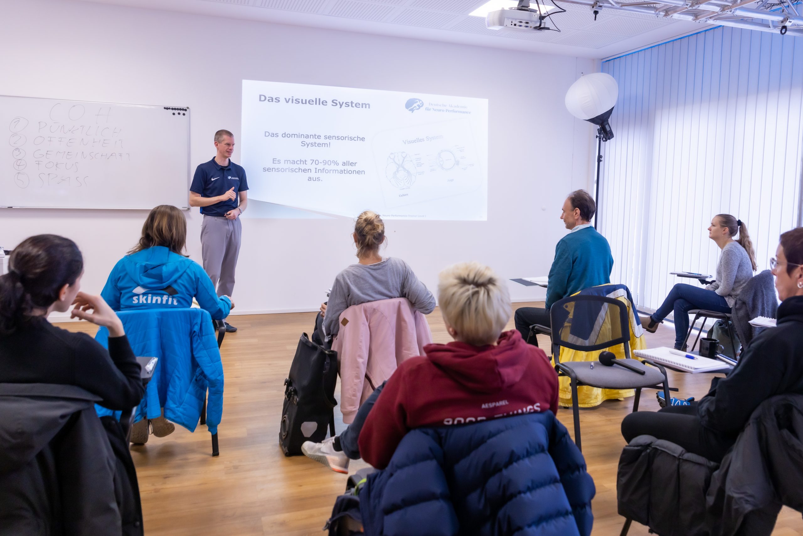 Neuro-Athletik Training Seminar das visuelle System Andreas Könings hält Seminar Deutsche Neuro-Akademie