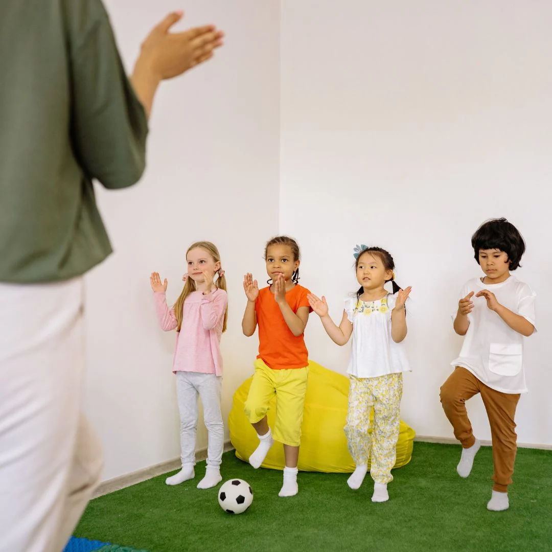 Training mit Kindern Neuroathletik mit Kindern Neuro-Gruppen Trainer Übung Deutsche Neuro-Akademie